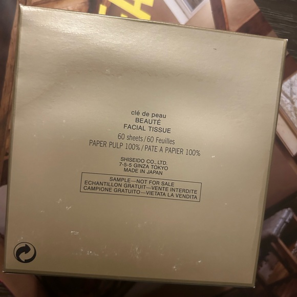 🆕 Clé de Peau Facial Tissue Box